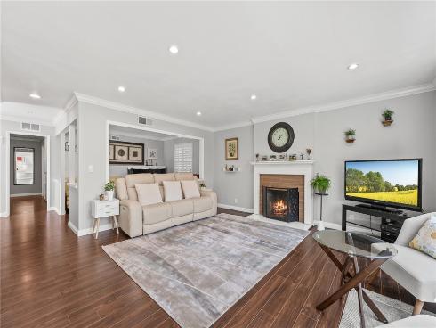 8832 Williamsburg Avenue, Westminster, CA