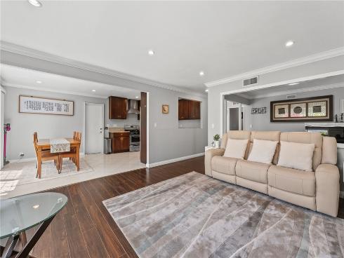 8832 Williamsburg Avenue, Westminster, CA