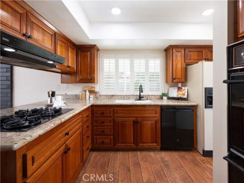 13761 University , Westminster, CA