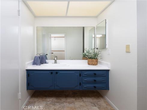 13761 University , Westminster, CA