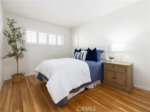 13761 University , Westminster, CA