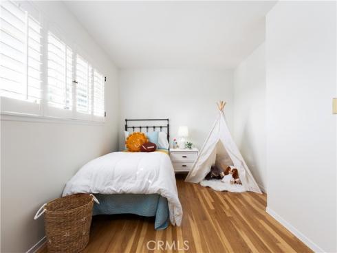 13761 University , Westminster, CA