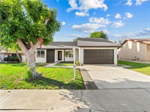 4525  Via De La Plaza  , Yorba Linda, CA