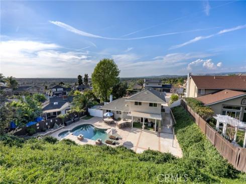 19582  Crestknoll  , Yorba Linda, CA